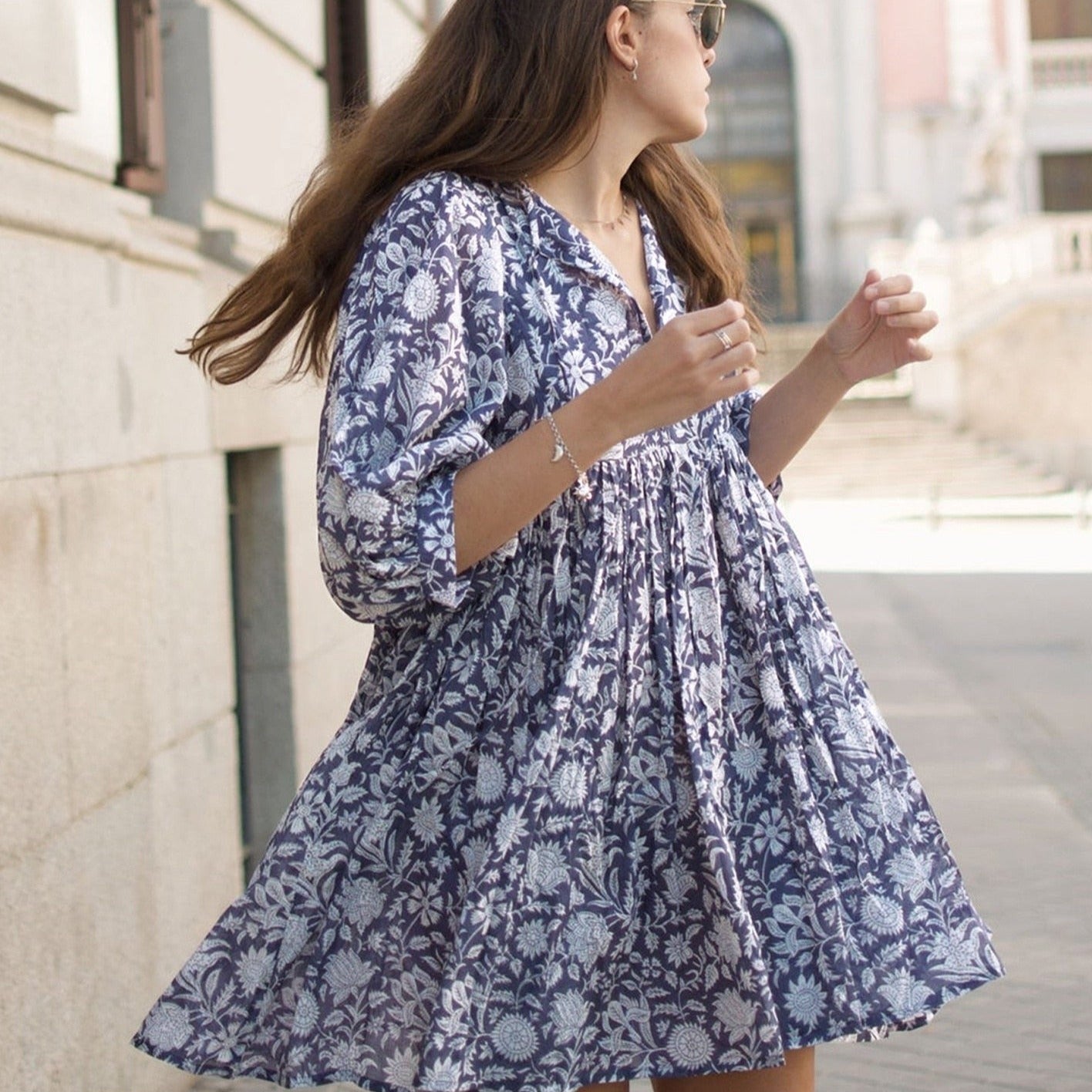 Vestido Curto Solto Estampado de Meia Manga Floral - Mirela
